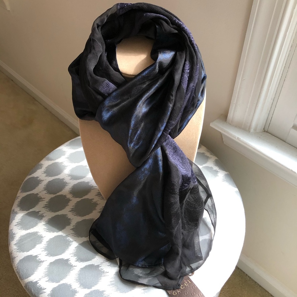 💯 Gucci silk scarf